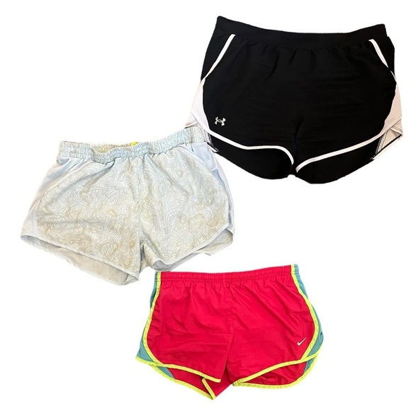 Nike & under Armour Womens shorts bundle 3 pairs Sz large - Picture 1 of 9